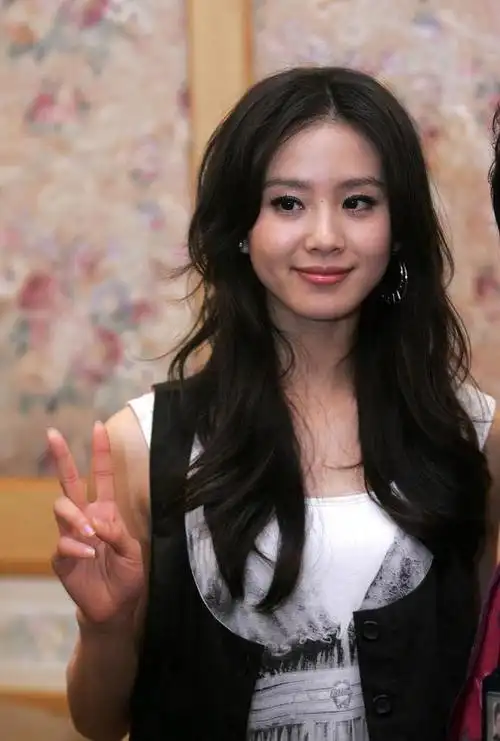 年轻时的刘诗诗,从她早期的照片看出,吴奇隆的眼睛眼光毒辣