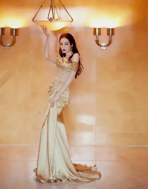 迪丽热巴晚礼服照片迪丽热巴惊艳众人的礼服合集