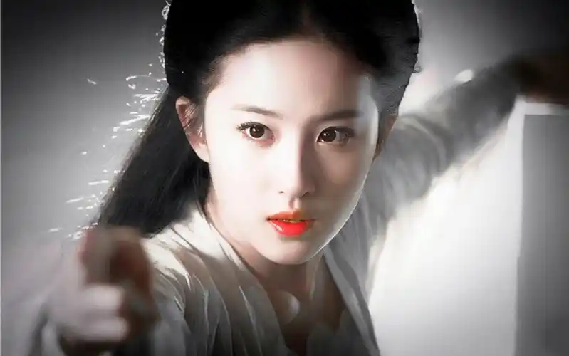 总有人说刘亦菲没有演技,演小龙女和王语嫣一个样子,她演小龙女才17岁