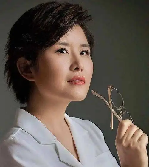 网友:王宁,才是目前央视一姐!_网易订阅