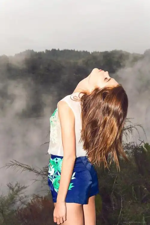 青春的爱丽丝麦考-俏皮休闲的感觉