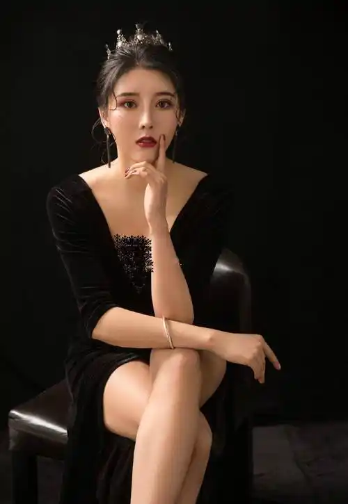 健身美女刘太阳火了!蜂腰细臀美到犯规,网友:太服气了_身材_时尚_线条