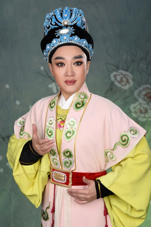 (国家一级演员)主 演演出剧团:桐庐县越剧传