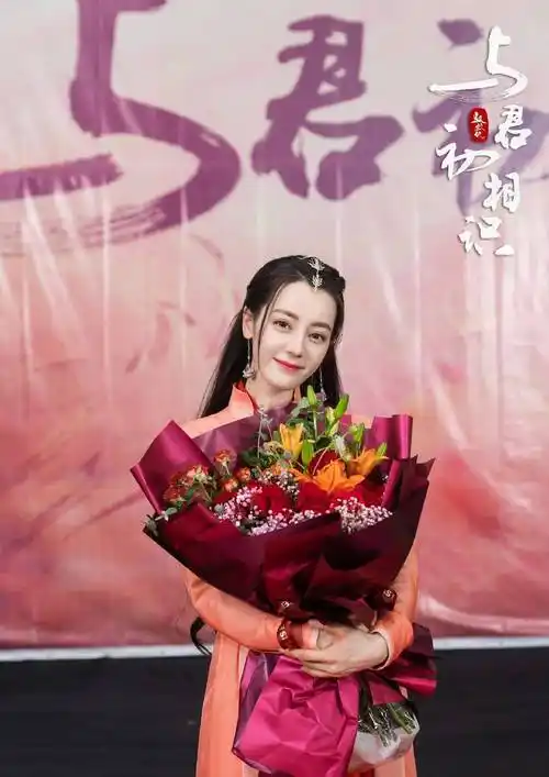 迪丽热巴新剧短发造型来袭美女果然还是美女可盐可甜