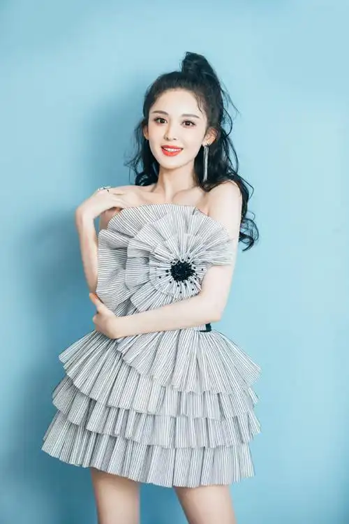 古力娜扎卷发时尚性感写真图片49