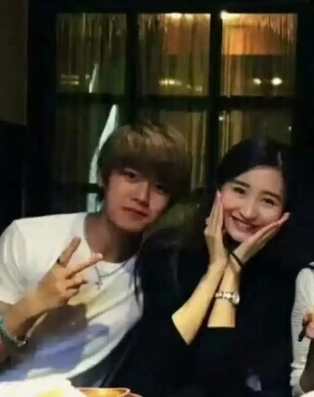 任嘉伦带老婆聚会照曝光,夫妻俩穿情侣装,聂欢长发披肩气质好