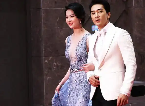 刘亦菲被甩后用工作来麻痹自己?和井柏然认真对戏的样子好有cp感