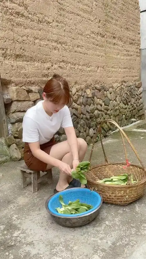 找老婆不要找农村的,穿的土里土气,不会化妆,还不会打扮,带出去都没