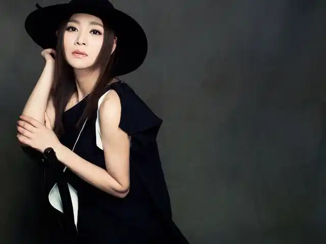 我的体育老师:田野饰演者王维维,在私生活中更性感!