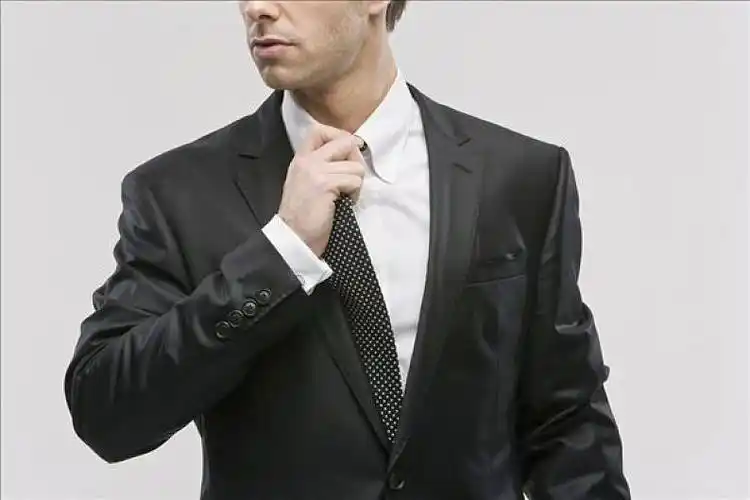 商务人士_拉拽_领带_特写_高清图片_全景视觉