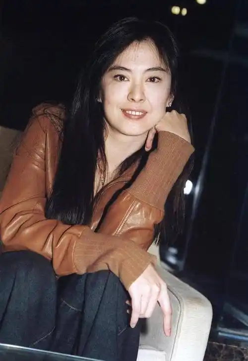 女神王祖贤近照曝光,她的美貌和气质也被誉为"东方女神"的典范_生活