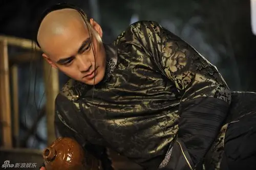 p>袁弘,1982年8月23日出生于湖北省武汉市,中国内地影视男演员,毕业