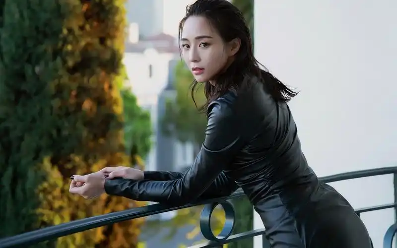 张钧甯性感优雅写真桌面壁纸