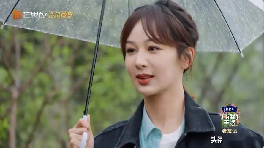 除了热度之外,《向往的生活》第5季口碑也直线上升,其中杨紫和张艺兴