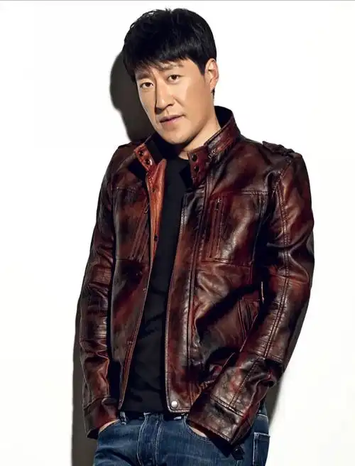 于震从影以来,拍摄了许多影视剧,知名度比较高的有《中国兄弟连 - 抖