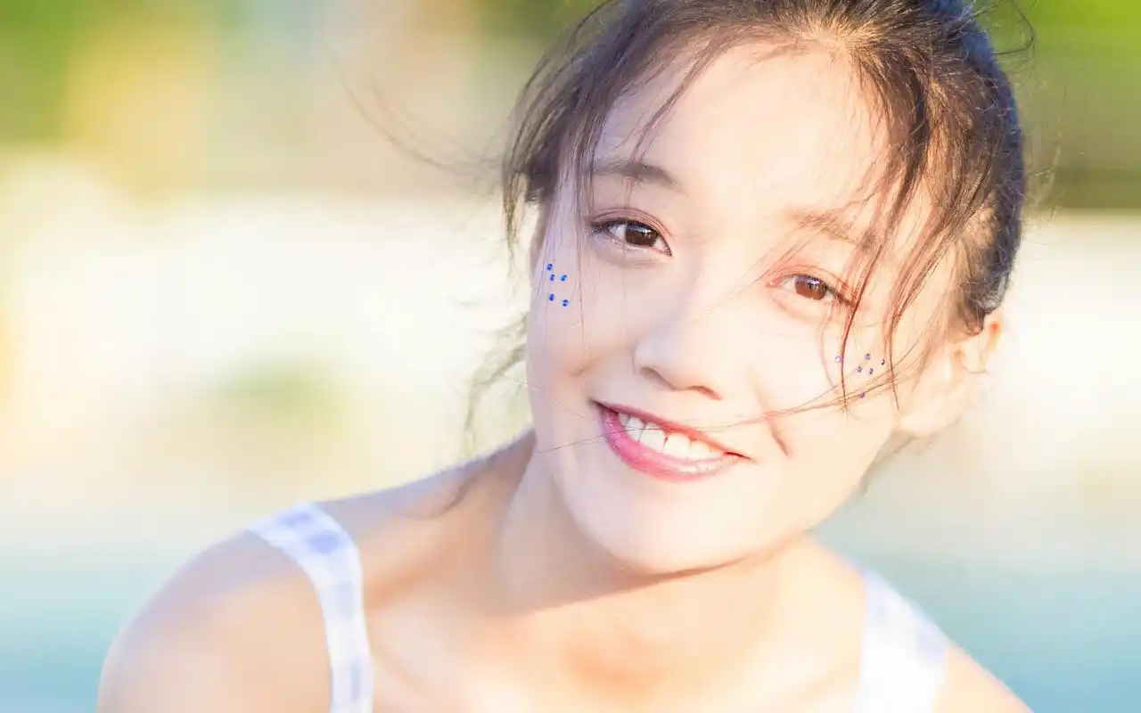 清纯泳装美女清新性感诱人写真图片壁纸