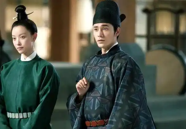 陈坤长有一副俊美的面容,可能是由于他在戏剧方面的专长不够广泛,但在