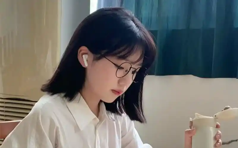 听说你喜欢戴眼镜好看的女生