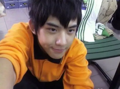 一楼的回答简直就不靠谱 请捣乱的绕道而行 tingaurora 真名:蔡贵霖