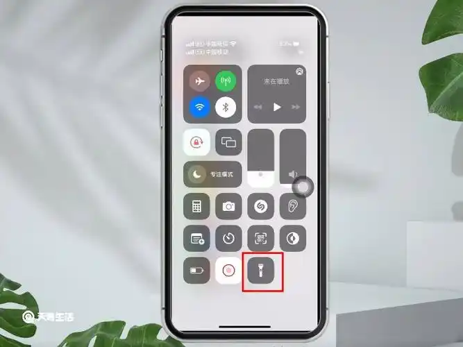苹果13怎么打开手电筒苹果13打开手电筒怎么打开