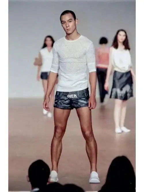 1997年23岁的模特吴彦祖