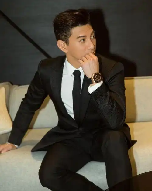 吴奇隆的侧颜一直都超级有型