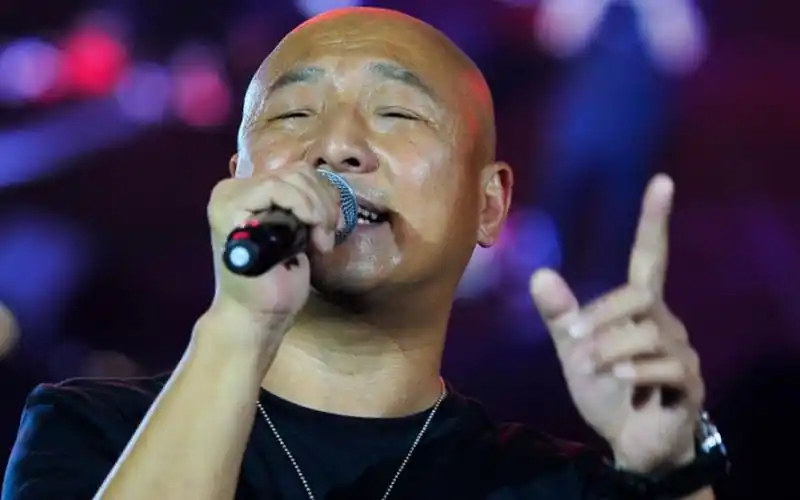 周晓鸥又火了!和张碧晨合唱《我还年轻》,齐飙高音炸翻全场