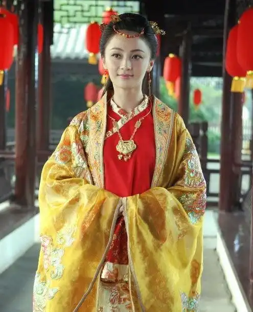 而姚笛之前也拍过古装剧,造型如何,大家自己感受下.