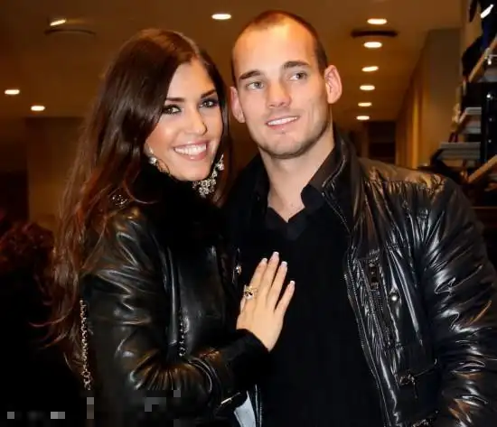 盘点球星娇妻女友c罗前任透视装秀完美曲线