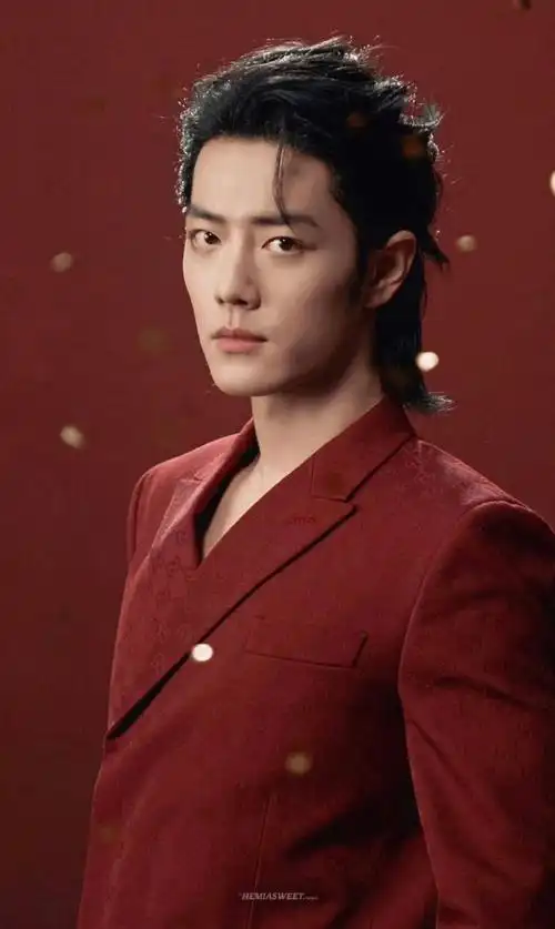 肖战红西装大背头