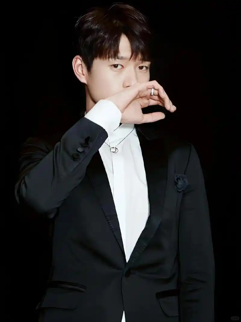 都有一个共同点姐弟恋  魏大勋的三段感情都因为年龄差异而备受瞩目