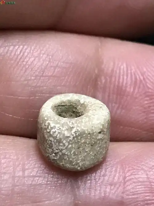 红山文化时期白玉珠