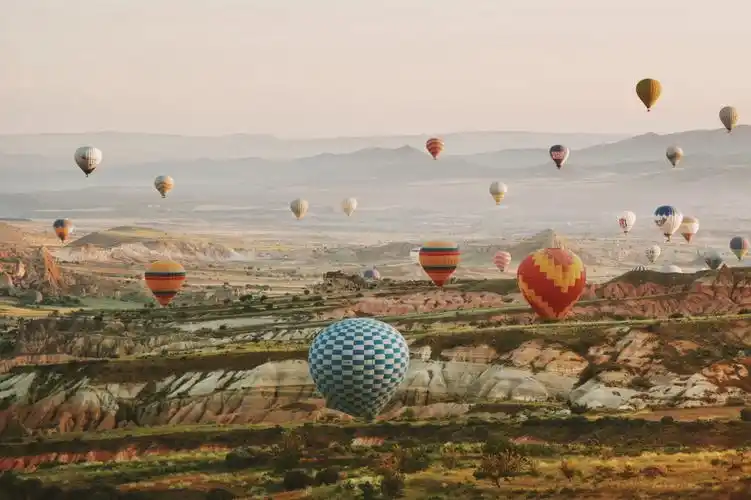 土耳其卡帕多奇亚坐热气球