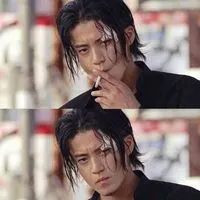 热血高校源治抽烟头像_微信头像图片大全