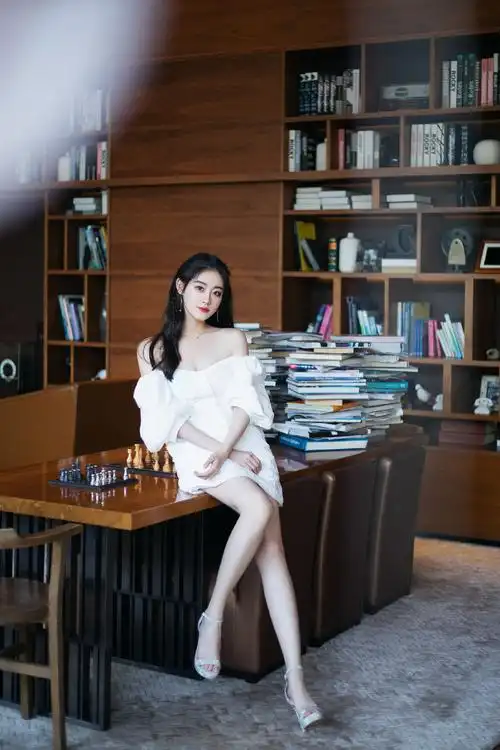 简介:祝绪丹一字肩白裙性感写真图片,分享一组祝绪丹图片给大家,图中