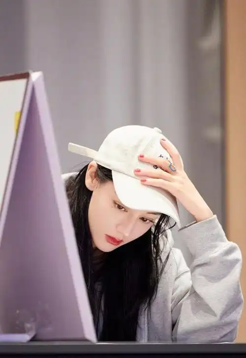 迪丽热巴晴空下的灿烂笑容,预告《花儿与少年》游学剧照|清晨|真人秀