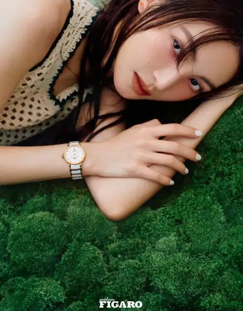 金晨费加罗四月刊封面##金晨费加罗花朵高定造型##金晨费加罗细闪