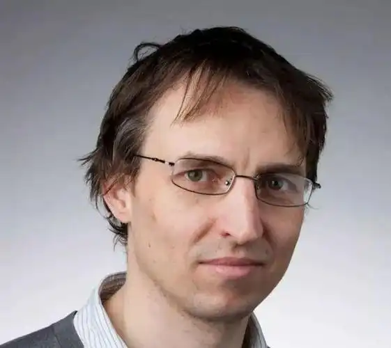 这位美国科学家名叫戴维 · 布拉迪.