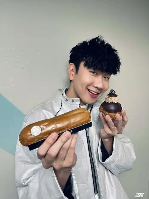 jj20演唱会小瓶子照片汇总@林俊杰你参与了哪一站呢[玉兔捣药]#林俊杰