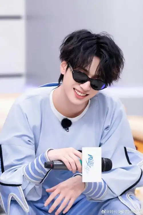 代言人#yhx#严浩翔神图#yhx#超话星愿池#我喜欢那种能以微笑面对困难