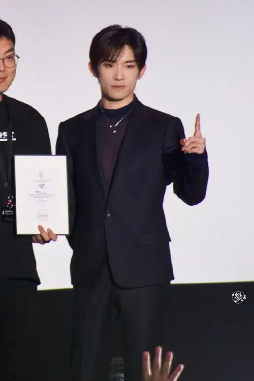 易烊千玺first颁奖##易烊千玺十稔终章皆成序