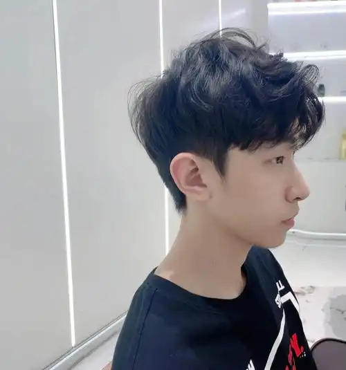 男生三七分纹理烫