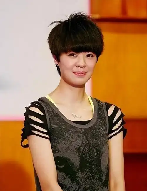 实力唱将郁可唯:40岁仍未婚,逼婚未果父亲被急出病