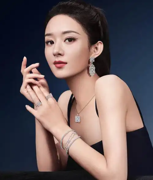 戴比尔斯品牌代言人@赵丽颖演绎全新七夕广告大片,见证爱,由此而生.