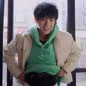 we11done卫衣王俊凯t恤长袖同款青色恰好是少年绿色闪电帽子绿色