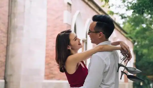 故事:丈夫在外幽会,妻子来电谁知大意未挂电话,妻子:都听见了