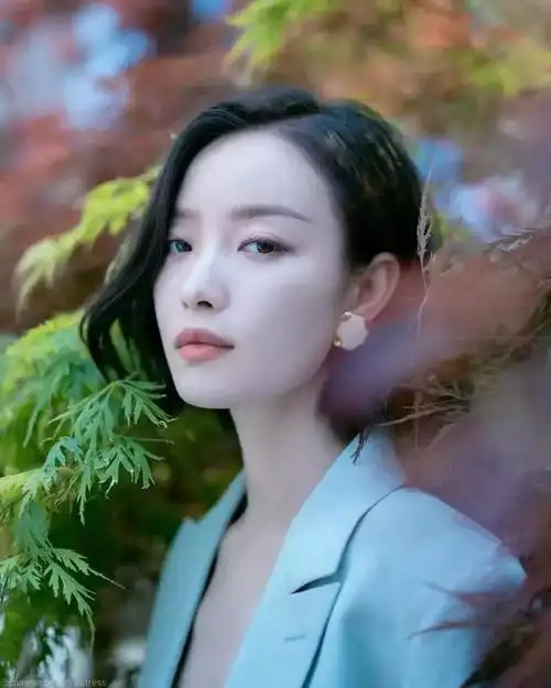 天鹅颈女生穿搭,倪妮就是行走的"答案",变美其实很简单