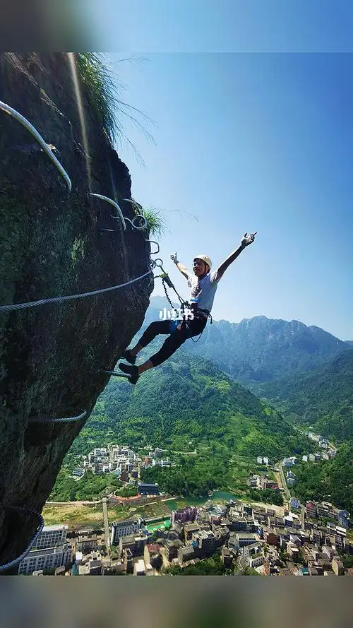 览悬崖上的华尔兹雁荡山飞拉达攀岩