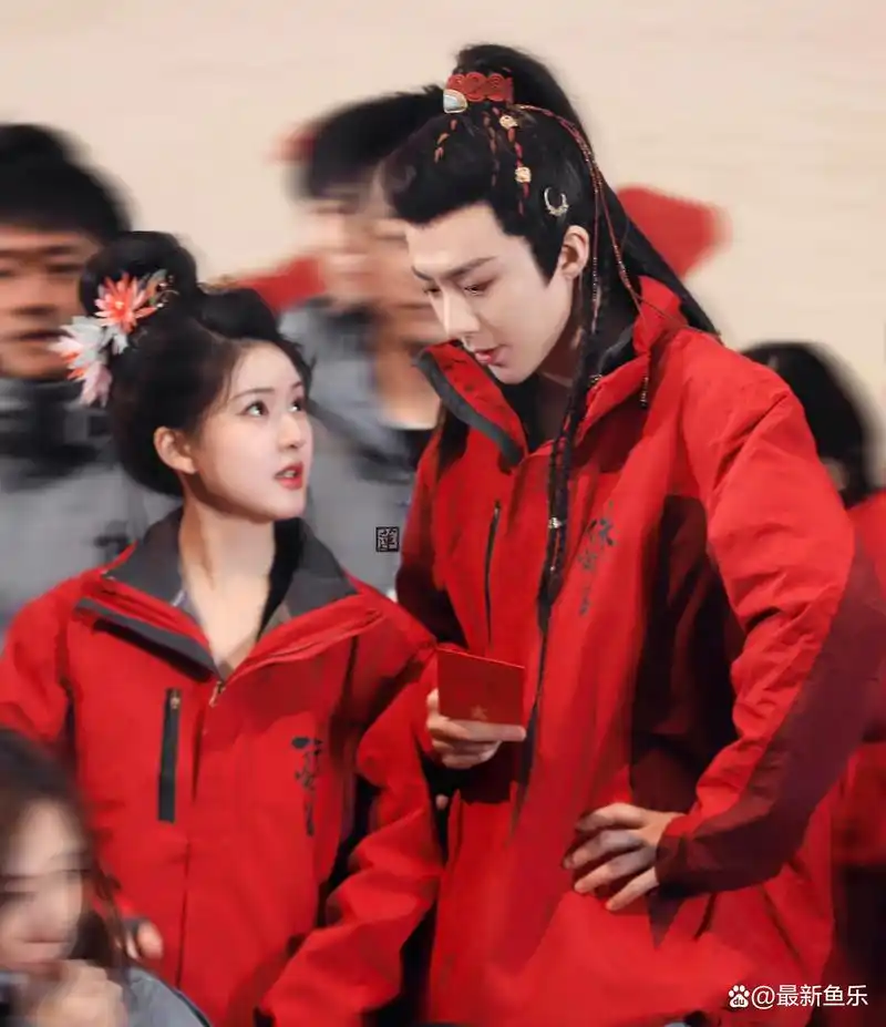 赵露思刘宇宁新剧《珠帘玉幕》开机大吉,俊男美女好养眼