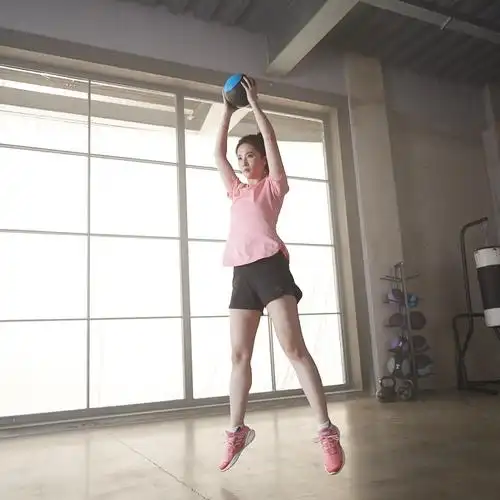 刘亦菲最新运动大片,紧致的肌肤,健康匀称的双腿